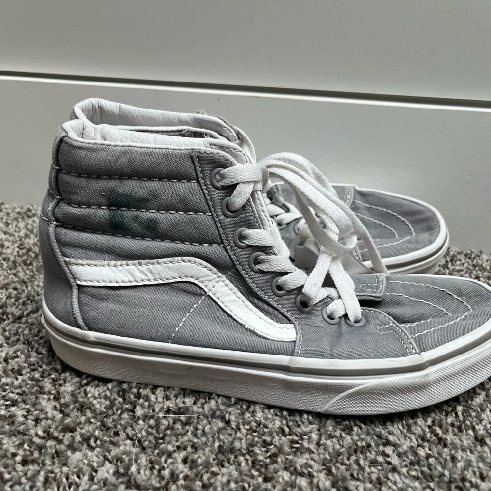 Vans Old Skool Light Gray High-Top Sneakers with White Accents. Big Kid 4Y